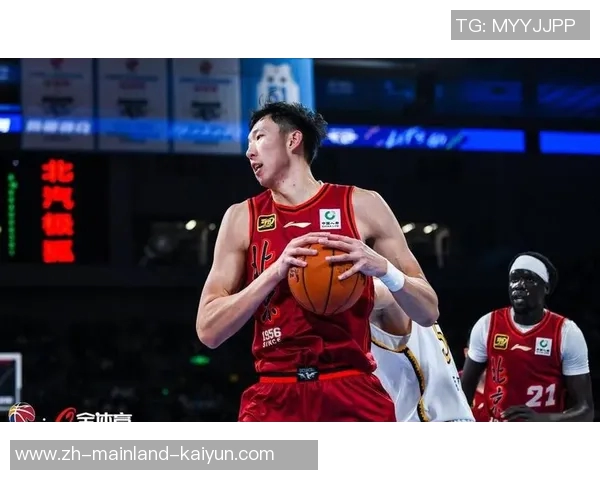 中锋对决王哲林强势表现周琦在洛夫顿面前显得无奈